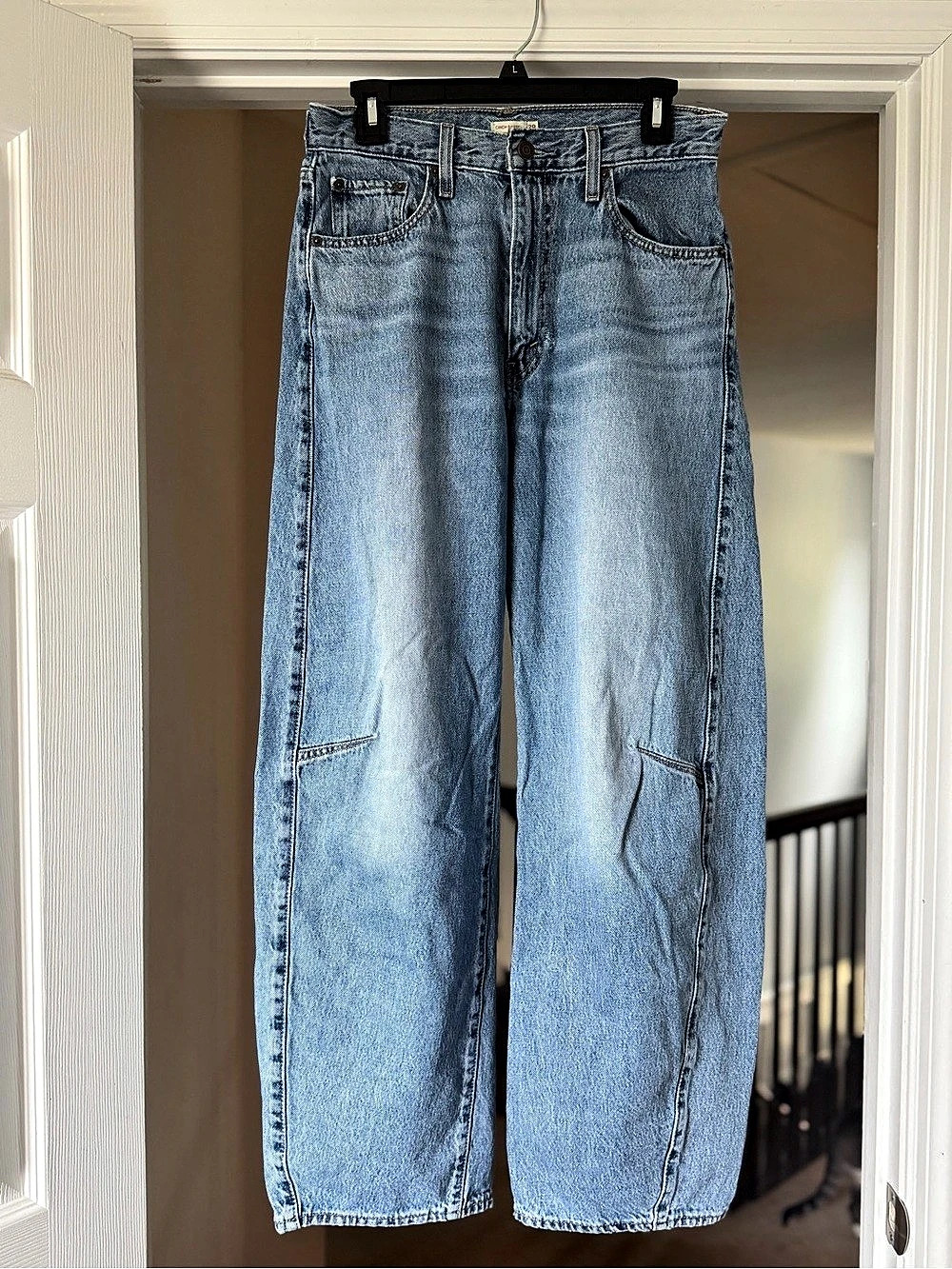 Levi’s Cinch Barrel Jeans Women’s 29 Light Wash Baggy Denim.